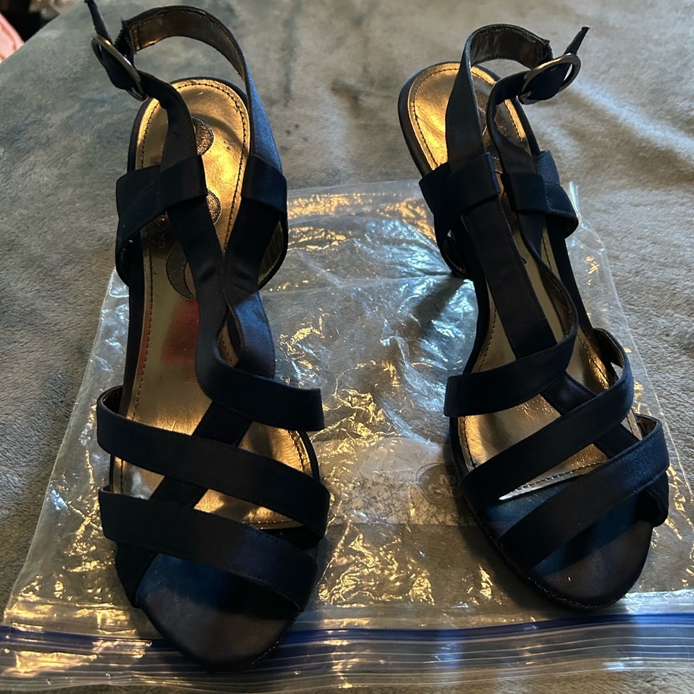 Elegant Navy Strappy Sandals